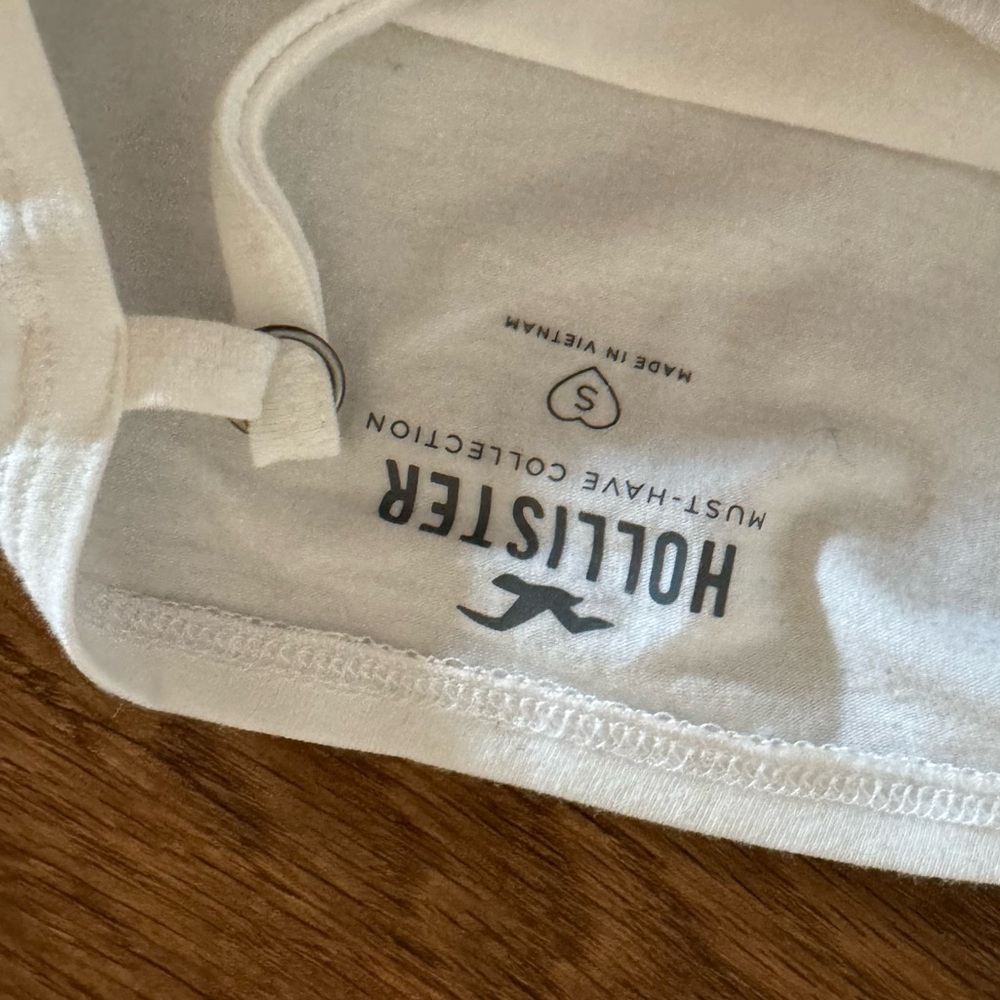 Hollister White Crop top - Picture 3 of 4